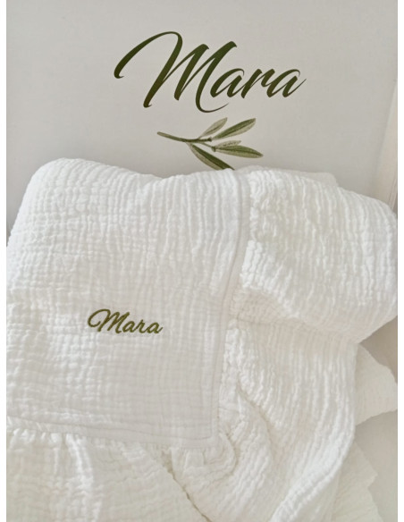 Trusou pentru botez cu păturică din muselină cu volane în cutie de lemn